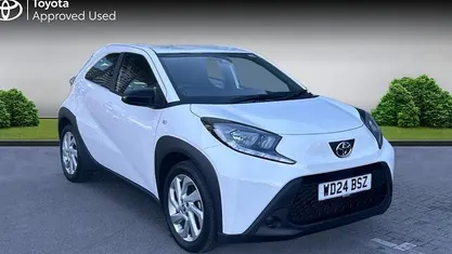 Used Toyota Aygo X PURE 72 HP (52 kW) 2024 Pure white SUV