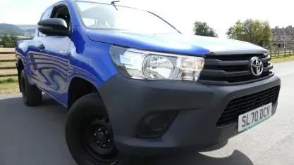 Used Toyota HiLux Active 150 HP (110 kW) 2020 Blue Pickup