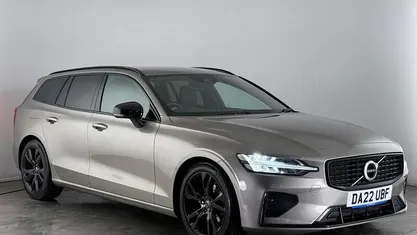 Usado Volvo V60 R-Design 197 HP (144 kW) 2021 Cinzento Carrinha