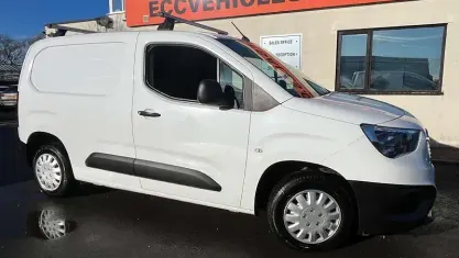 Used Vauxhall Combo Edition 75 HP (55 kW) 2019 White MPV