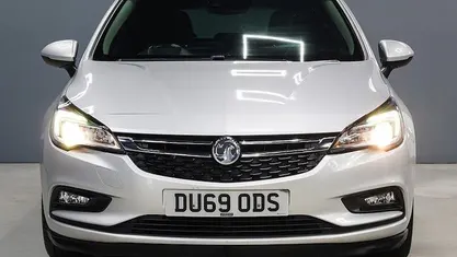 Used Vauxhall Astra Design Edition 110 HP (80 kW) 2019 Silver Hatchback