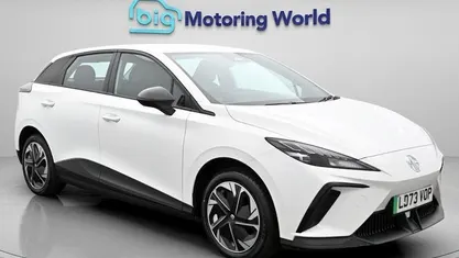 Begagnad MG MG4 EV SE 319 kW (435 HK) 2023 Vit Halvkombi