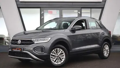 Usado VW T-Roc Life 150 CV (110 kW) 2023 Gris SUV