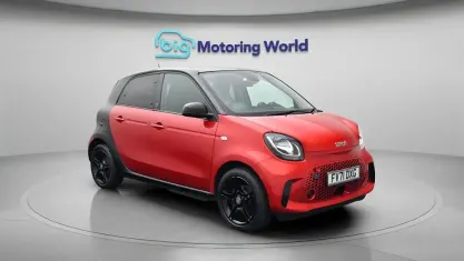 Used Smart ForFour Electric Drive Premium 60 kW (82 HP) 2022 Red and black Hatchback
