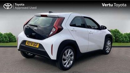 Używany Toyota Aygo X PURE 72 KM (52 kW) 2024 Biały SUV