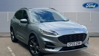 Usado Ford Kuga ST-Line 150 HP (110 kW) 2023 Prateado SUV