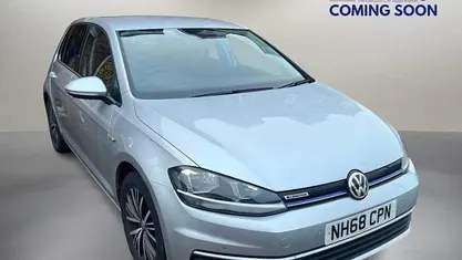 Used 2018 VW Golf VII SE Hatchback | £11,350 (Fair price)