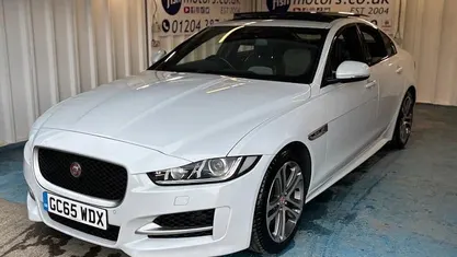 Used Jaguar XE R-Sport 240 HP (176 kW) 2015 White Sedan