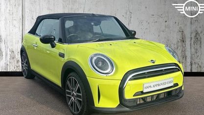 Usado Mini Cooper Cabriolet Exclusive 136 HP (100 kW) 2022 Amarelo Cabrios