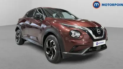 Usado Nissan Juke N-Connecta 114 HP (83 kW) 2023 Vermelho SUV