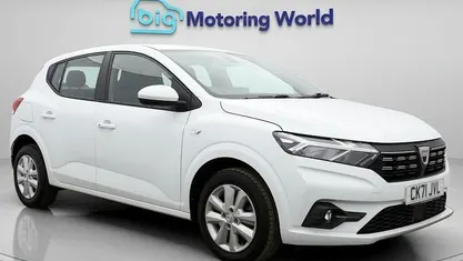 Begagnad Dacia Sandero Comfort 91 HK (66 kW) 2021 Vit Halvkombi