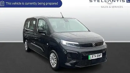 Used Vauxhall Combo Design Edition 100 kW (136 HP) 2026 MPV