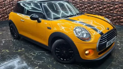 Used Mini Cooper Hatch 136 HP (100 kW) 2017 Orange Hatchback