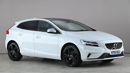 Begagnad Volvo V40 R-Design Pro 152 HK (111 kW) 2018 Vit Halvkombi