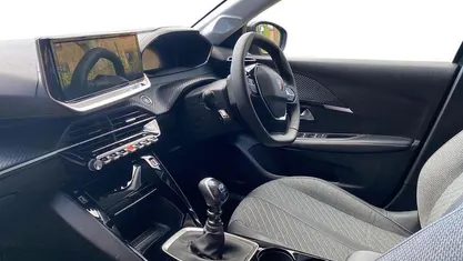 Used Peugeot 208 Allure 101 HP (74 kW) 2025 Hatchback