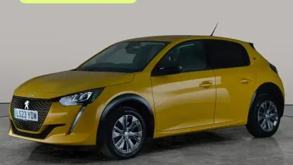 Używany Peugeot e-208 Allure+ 100 kW (136 KM) 2023 Żółty Hatchback