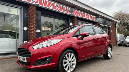 Used Ford Fiesta Titanium 125 HP (91 kW) 2017 Red Hatchback