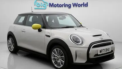 Used 2023 Mini Cooper Level 3 Hatchback | £16,000 (Fair price)