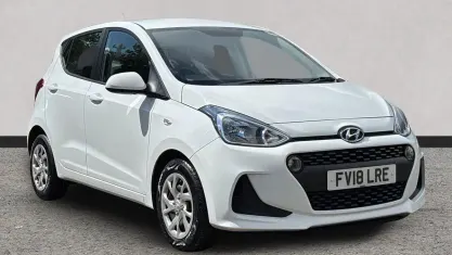 Used Hyundai i10 SE 67 HP (49 kW) 2020 White Hatchback
