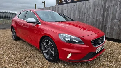 Used Volvo V40 R-Design 115 HP (84 kW) 2015 Red Hatchback