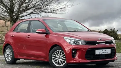 Begagnad Kia Rio 99 HK (72 kW) 2019 Röd Halvkombi