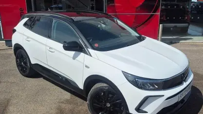 Used Vauxhall Grandland X GS Line 131 HP (96 kW) 2022 White SUV
