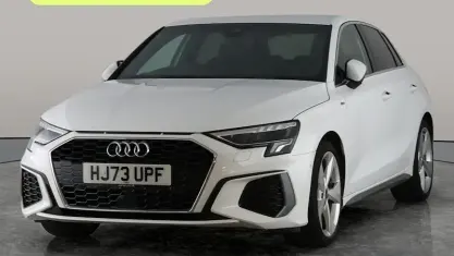 Begagnad Audi A3 Sportback S-Line 150 HK (110 kW) 2023 Vit Halvkombi