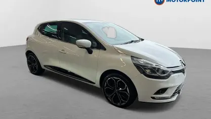 Used Renault Clio Iconic 90 HP (66 kW) 2019 White Hatchback