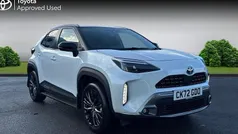 Platinum white Used 2022 Toyota Yaris Hybrid Estate | £20,797 (Fair price)