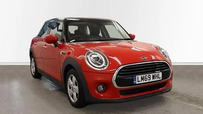 Used Mini Cooper Classic 136 HP (100 kW) 2019 Red Hatchback