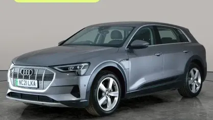 Begagnad Audi e-tron Comfort 300 kW (408 HK) 2021 Grå SUV