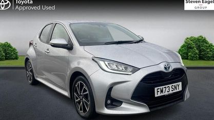Begagnad Toyota Yaris Hybrid Design 116 HK (85 kW) 2025 Halvkombi