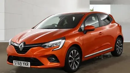 Used Renault Clio Iconic 101 HP (74 kW) 2020 Orange Hatchback