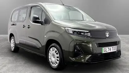 Used Vauxhall Combo Design Edition 100 kW (136 HP) 2024 Green MPV