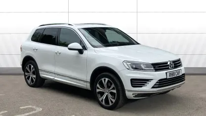 Begagnad VW Touareg R-line 262 HK (192 kW) 2016 Vit SUV