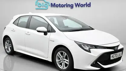 Used Toyota Corolla 122 HP (89 kW) 2021 White Hatchback