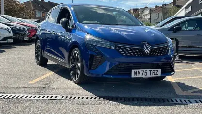 New Renault Clio Techno 90 HP (66 kW) 2026 Special metallic  iron blue  Hatchback