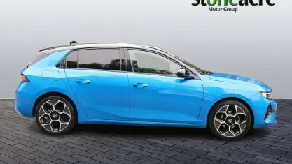 Used Vauxhall Astra Ultimate 131 HP (96 kW) 2025 Blue Hatchback