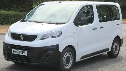 Used Peugeot Expert S 120 HP (88 kW) 2019 White Van