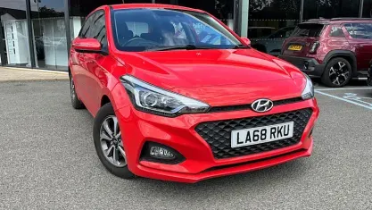 Used Hyundai i20 SE 101 HP (74 kW) 2019 Red Hatchback