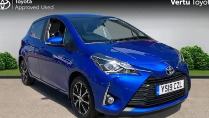 Used Toyota Yaris 111 HP (81 kW) 2019 Blue Hatchback
