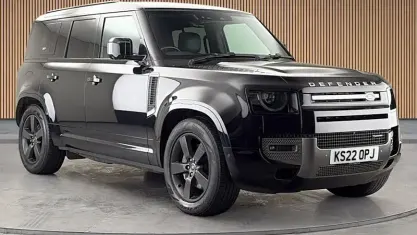 Used Land Rover Defender HSE Dynamic 300 HP (220 kW) 2022 Santorini black SUV