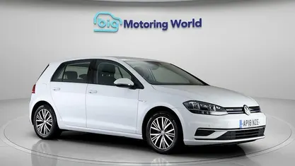 Used 2018 VW Golf VII SE Hatchback | £13,100 (Fair price)