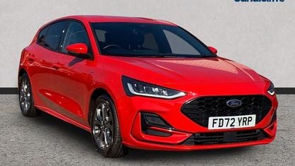 Używany Ford Focus ST-Line 125 KM (91 kW) 2023 Czerwony Hatchback