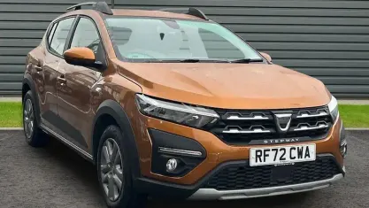 Used Dacia Sandero Comfort 91 HP (66 kW) 2023 Orange Hatchback