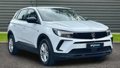 Used Vauxhall Grandland X Design Edition 131 HP (96 kW) 2022 White SUV