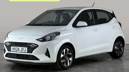 Used Hyundai i10 Advanced 67 HP (49 kW) 2024 White Hatchback
