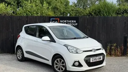 Used Hyundai i10 Premium 66 HP (48 kW) 2015 White Hatchback