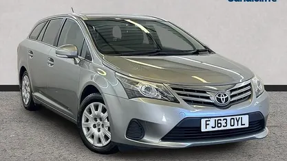 Used Toyota Avensis Active 126 HP (92 kW) 2014 Grey Estate