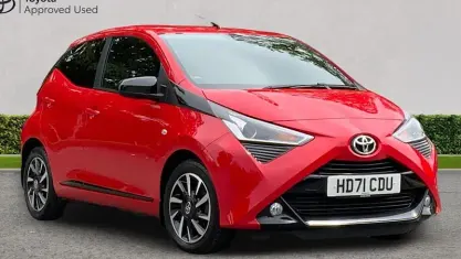 Used Toyota Aygo Trend 72 HP (52 kW) 2021 Red pop Hatchback